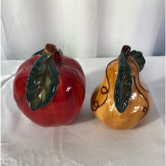 NWOT Gorgeous Lg Apple & Pear Ceramic Salt & Pepper Shaker Set. CLEAN & EXC COND - Picture 3 of 7